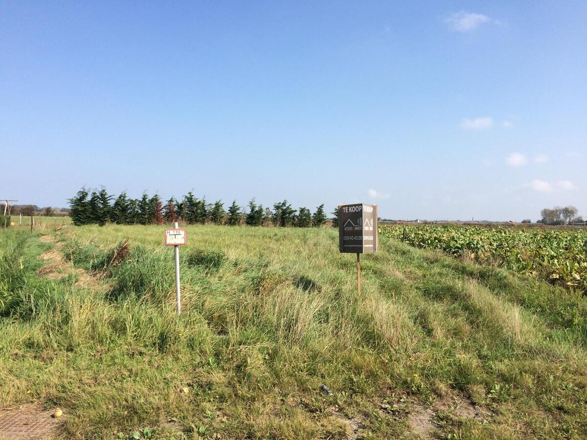 PRACHTIG LOT BOUWGROND TOPPER ! DOE EEN BOD ... 