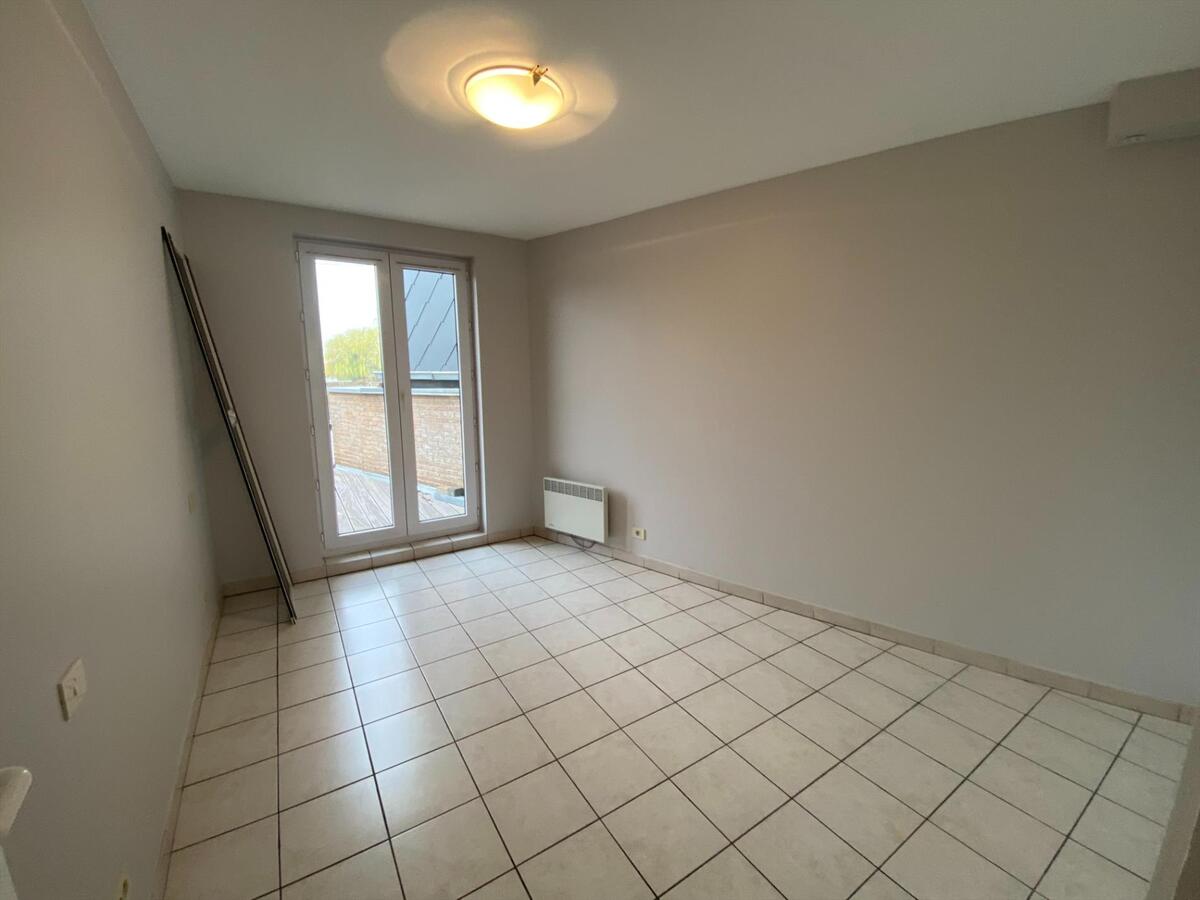 Uitstekend gelegen, ruim woonappartement met groot zonneterras 