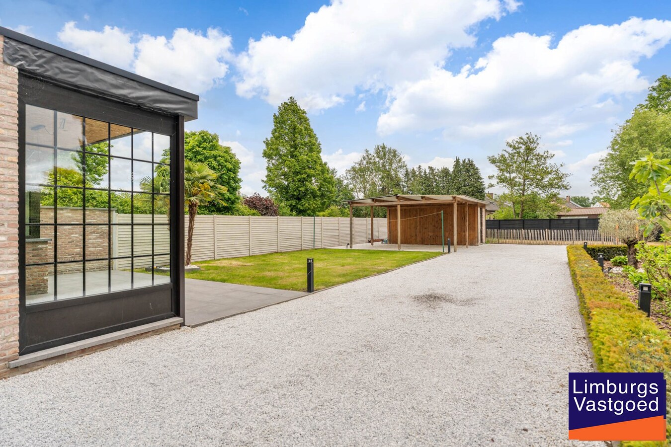 Exclusieve gezinswoning, 283m², 5 slpk, praktijkruimte op toplocatie 