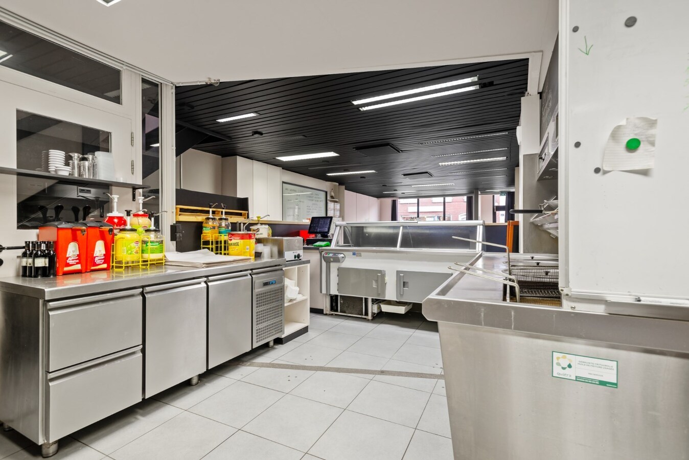 Ideaal gelegen handelspand / kantoor 