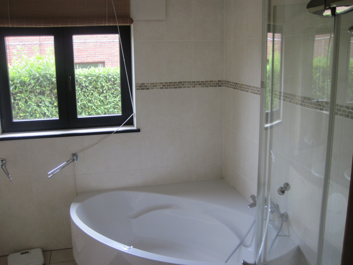 Ruime villa nabij 't Peerdeken. 