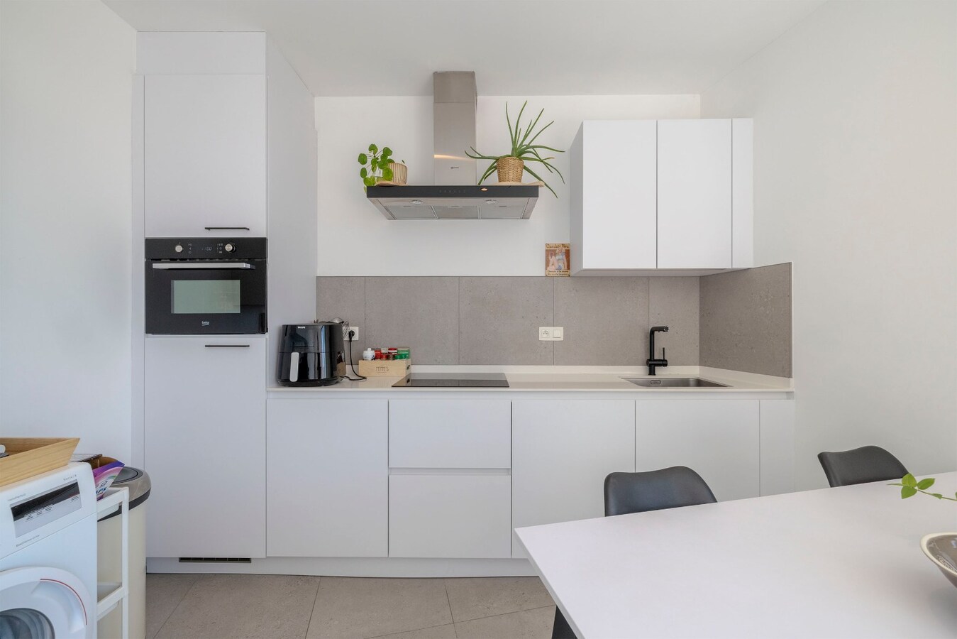 Instapklaar dakappartement met lift, 2 terrassen en parking 