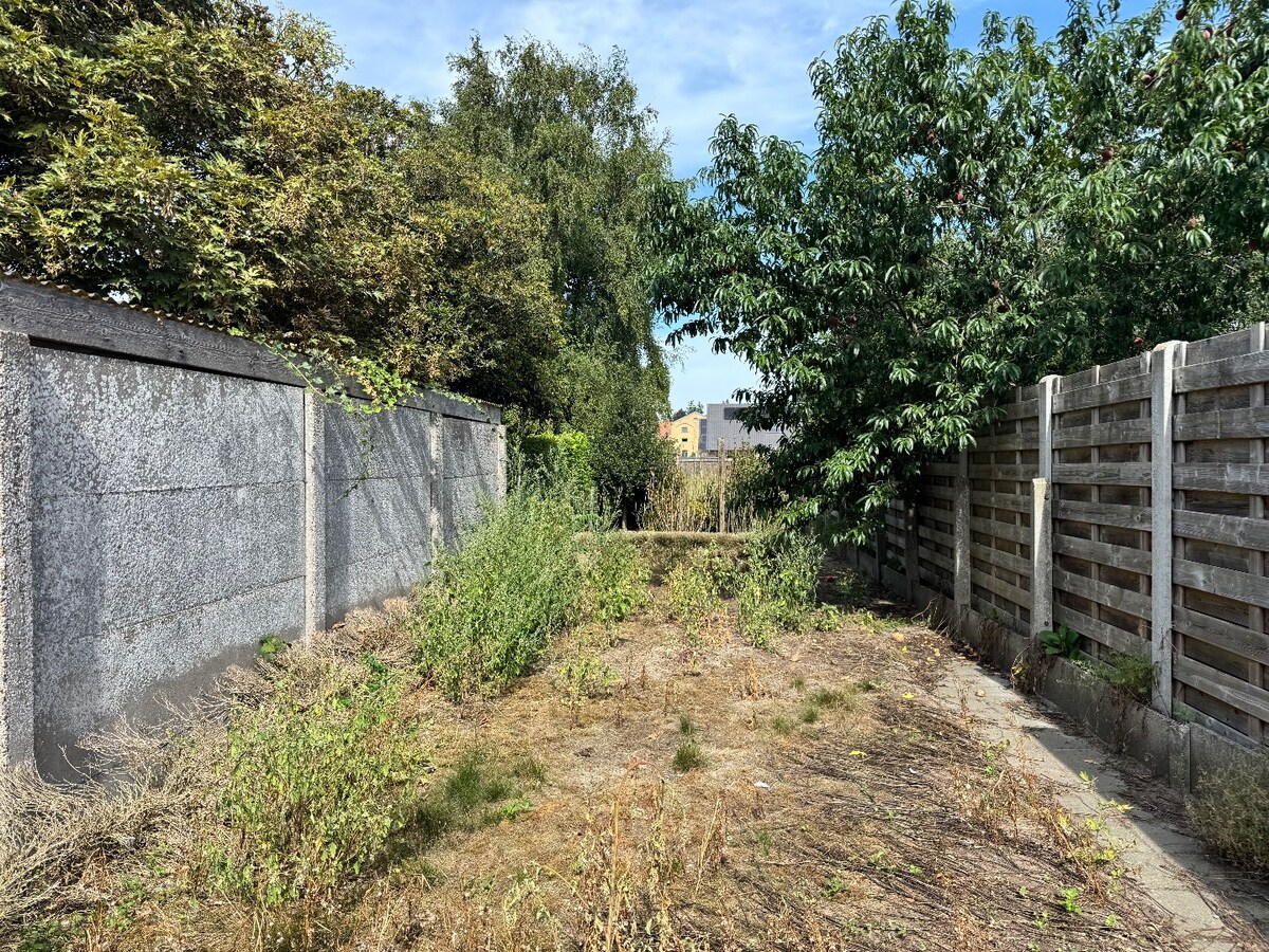 Gedeeltelijk afgebroken woning met potentieel te Koekelare 