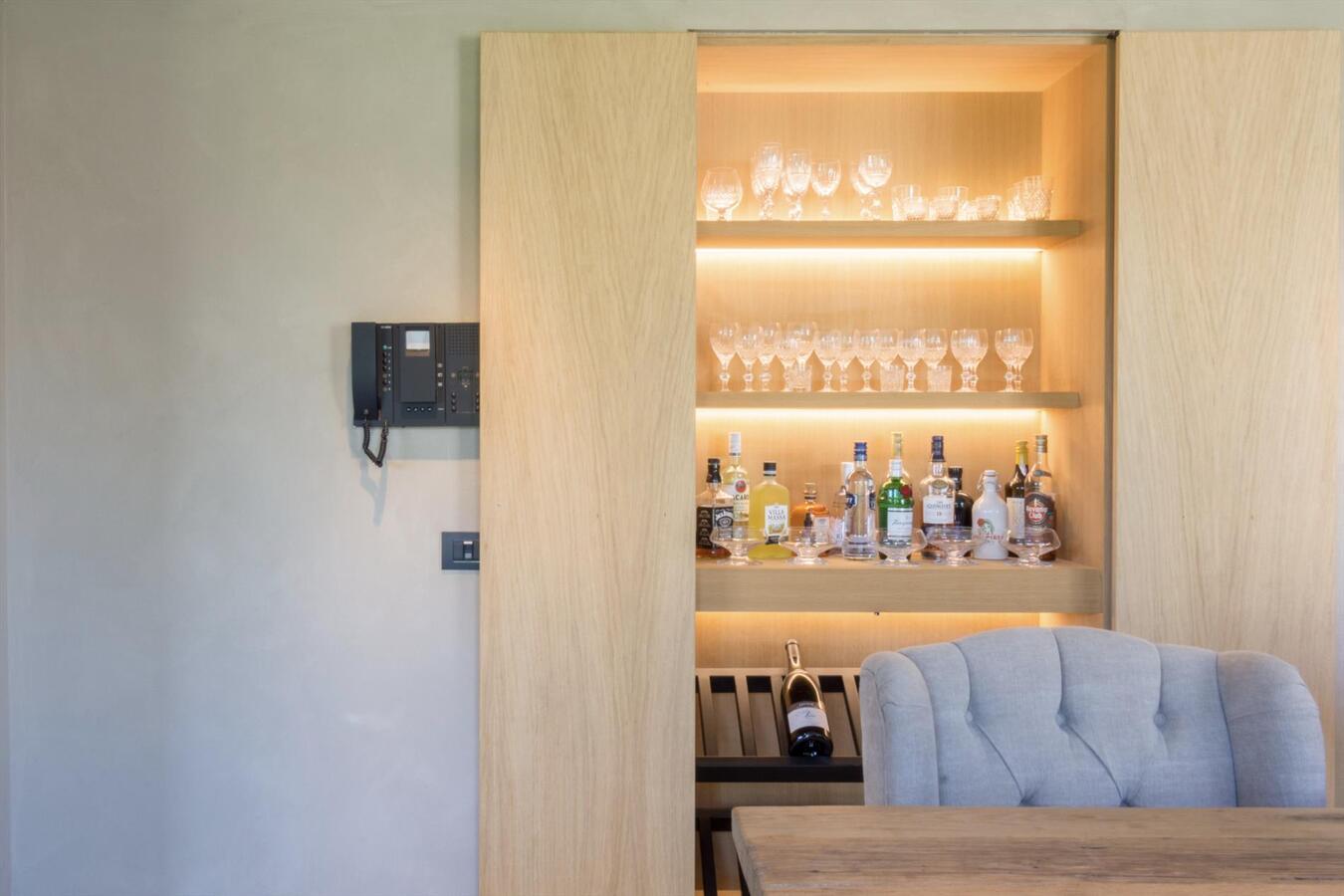 Exclusief landhuis met bijbouw op uniek natuurdomein 