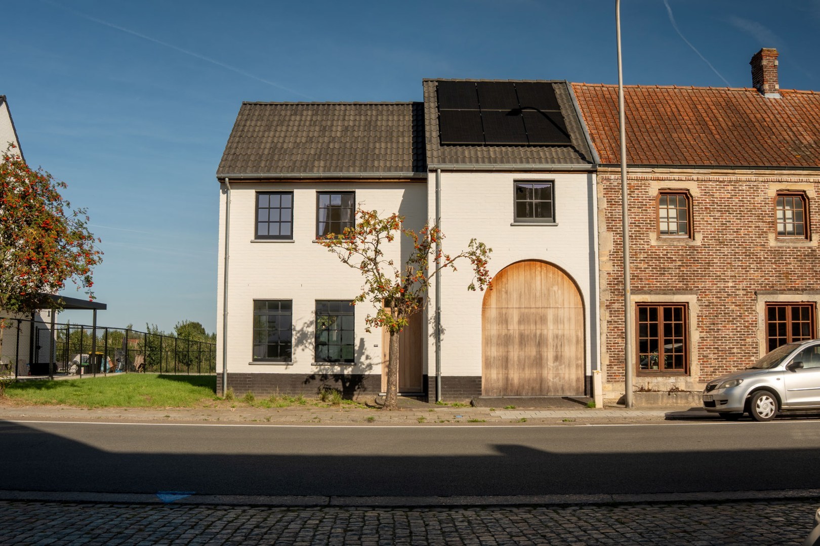 Stijlvolle en ruime nieuwbouwwoning met garage en tuin op 555 m² 