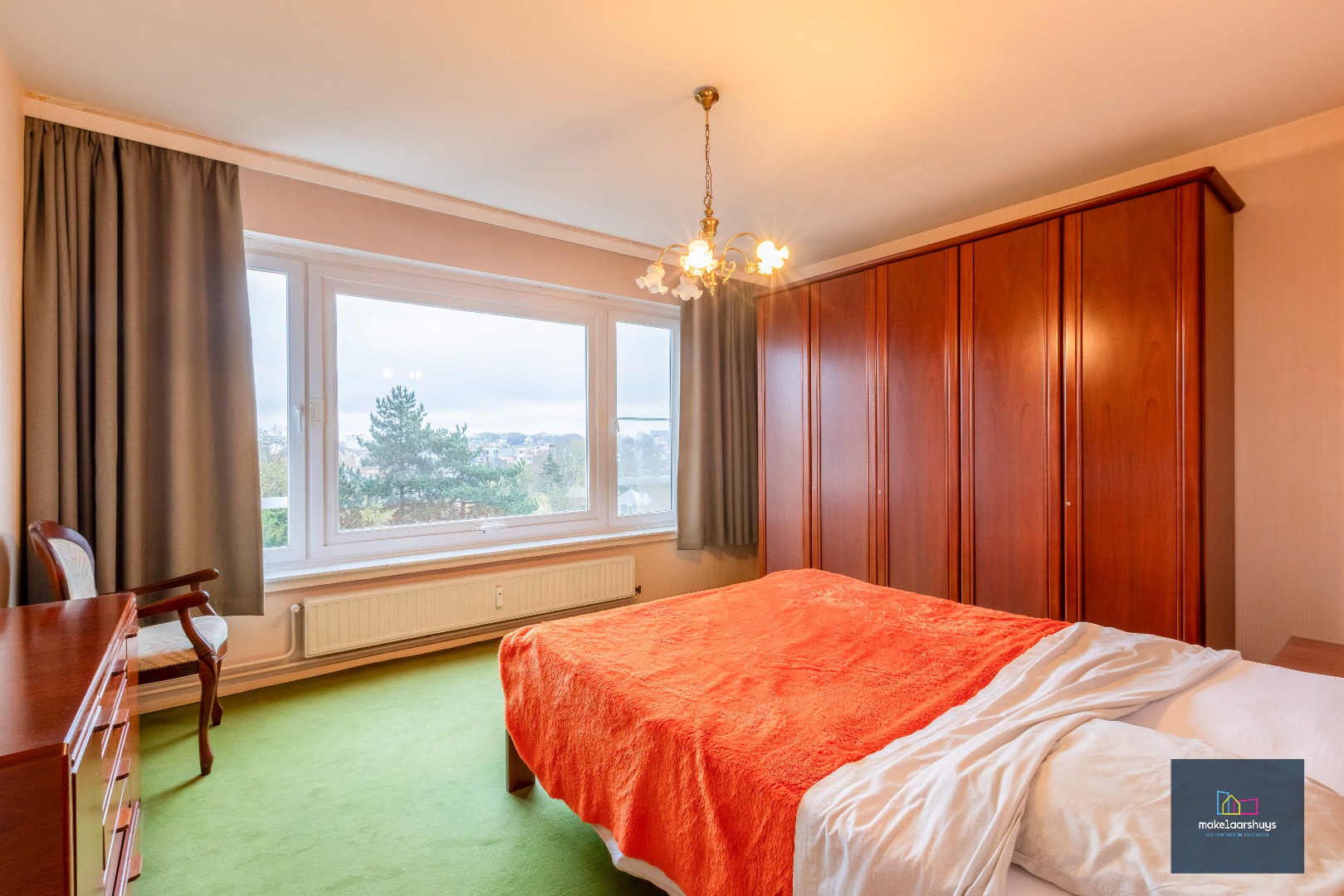 Mooi 3 slaapkamerappartement met parkeerplaats nabij Gent -Sint-Pieters 