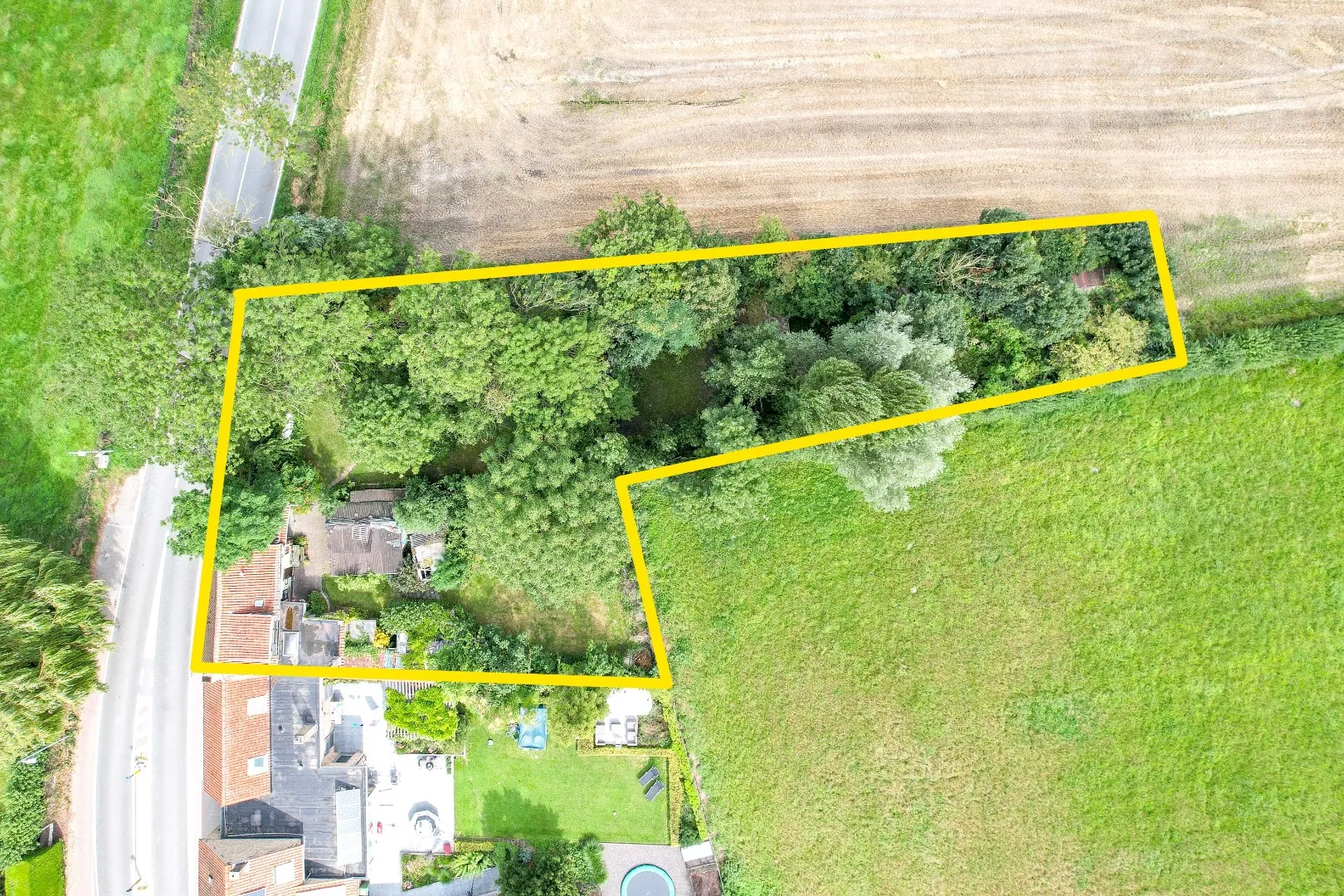 Half open bebouwing met prachtige tuin in Alveringem