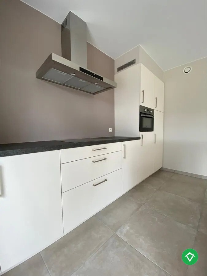 Ruime nieuwbouw woning met 3 slaapkamers, tuin  met tuinhuis en garage te Kortemark 