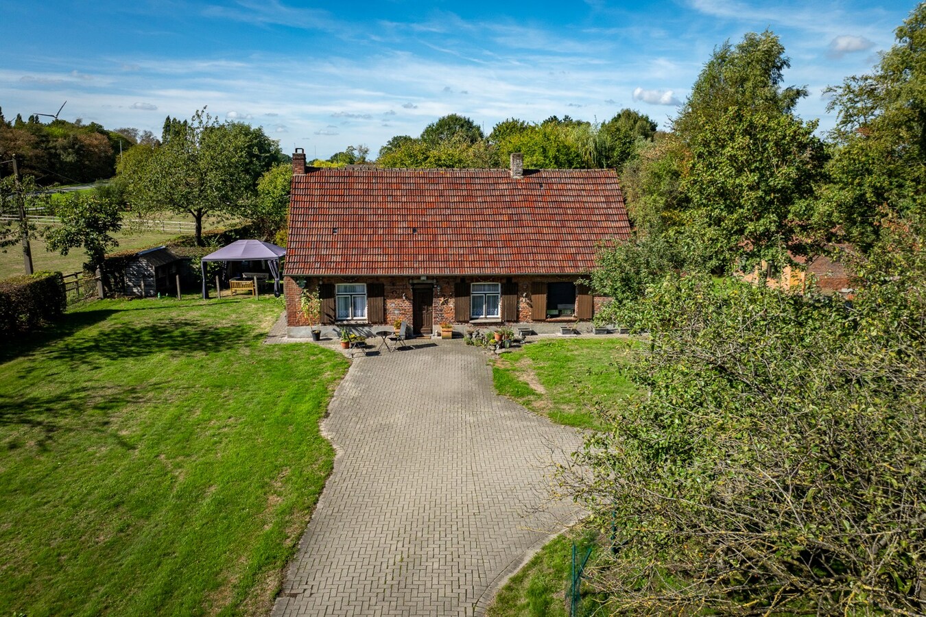 Renovated farmhouse with pasture on approximately 2 hectares in Veldegem. 