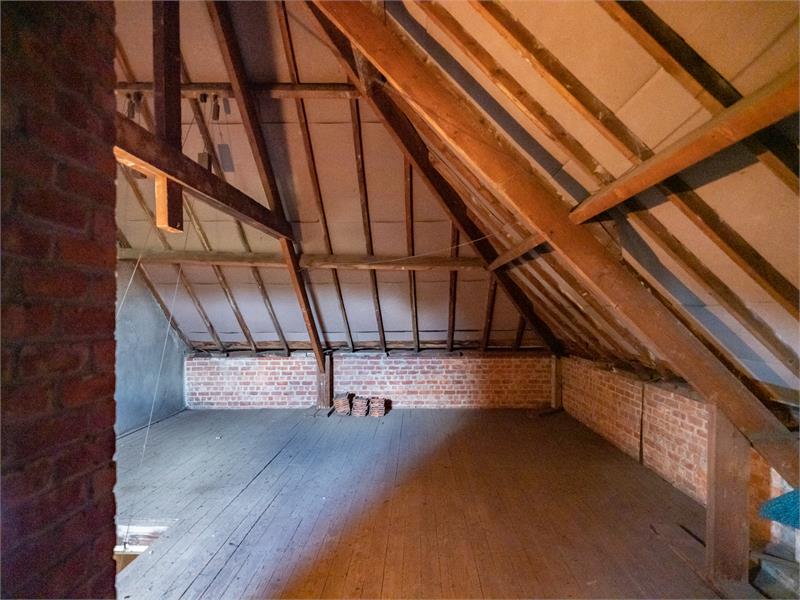 Interessant renovatieproject in groene omgeving 