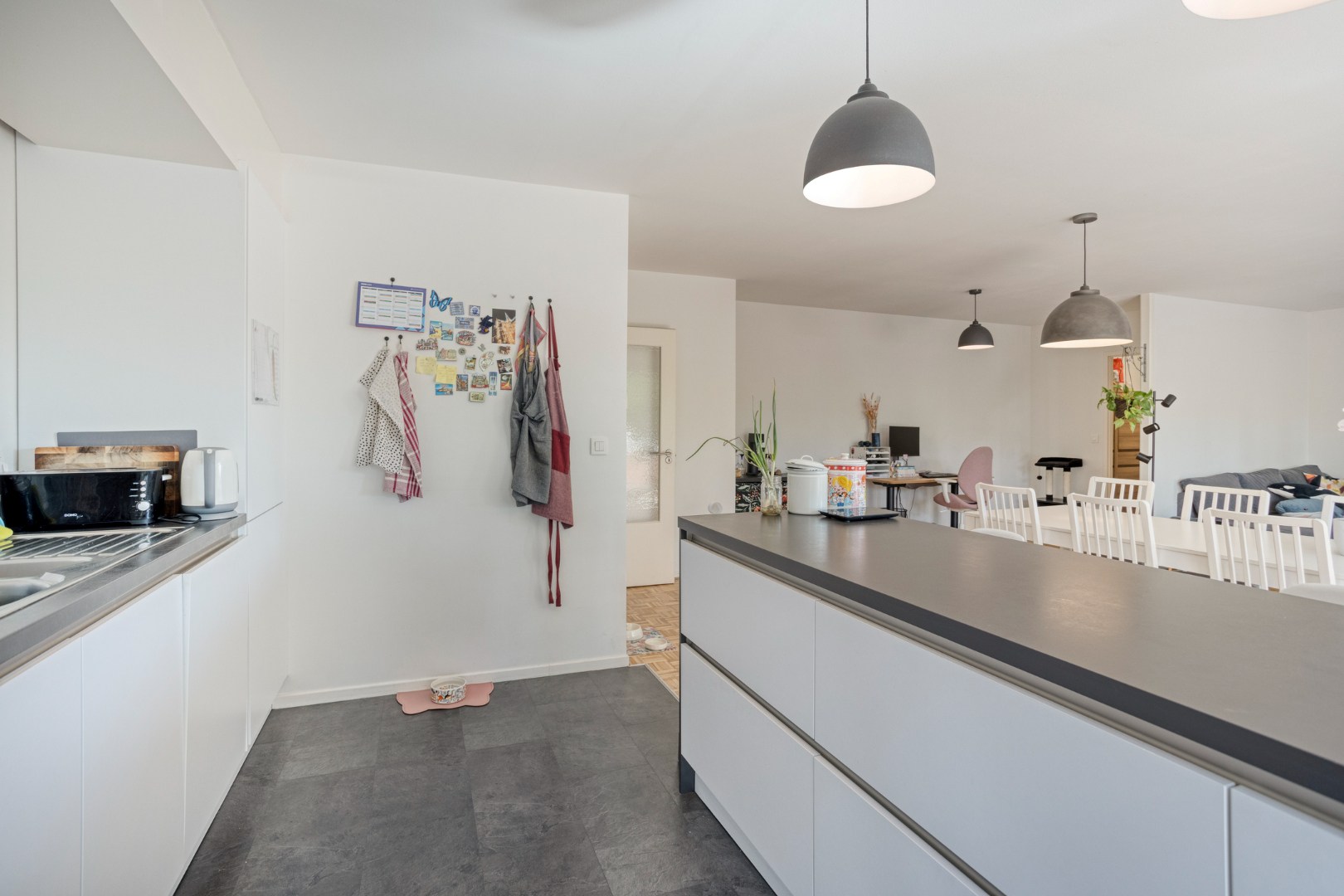 Gunstig gelegen gerenoveerd appartement met 2 ruime slaapkamers en groot terras vlakbij Leuven - EPC 186 kWh/m² - bewoonbare oppervlakte 104 m² 