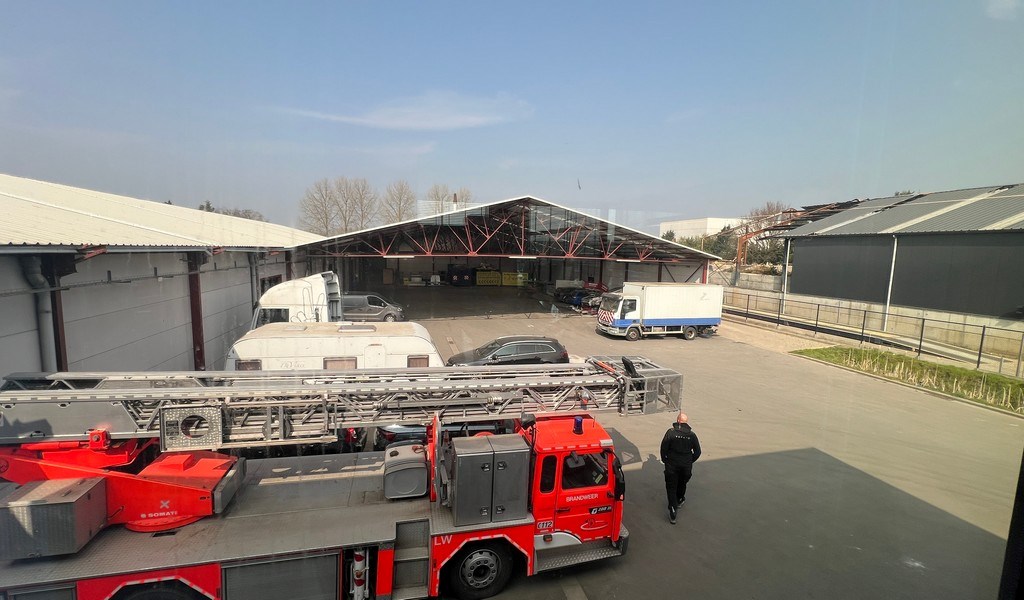 Recent bedrijfsgebouw met prachtige kantoren te huur in Lokeren