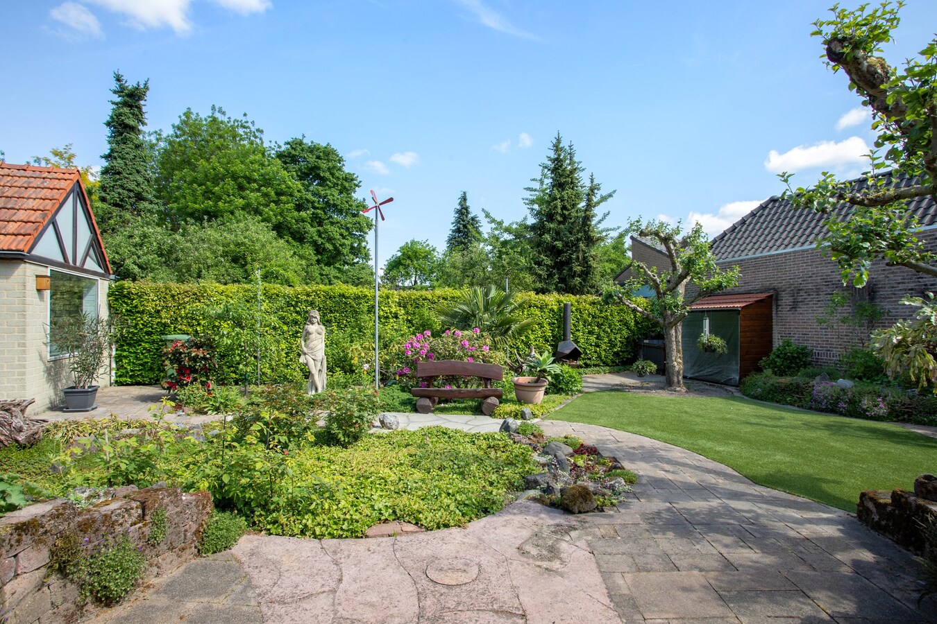 Vrijstaande woning met karakter, ruimte en een verrassende buitenruimte. 