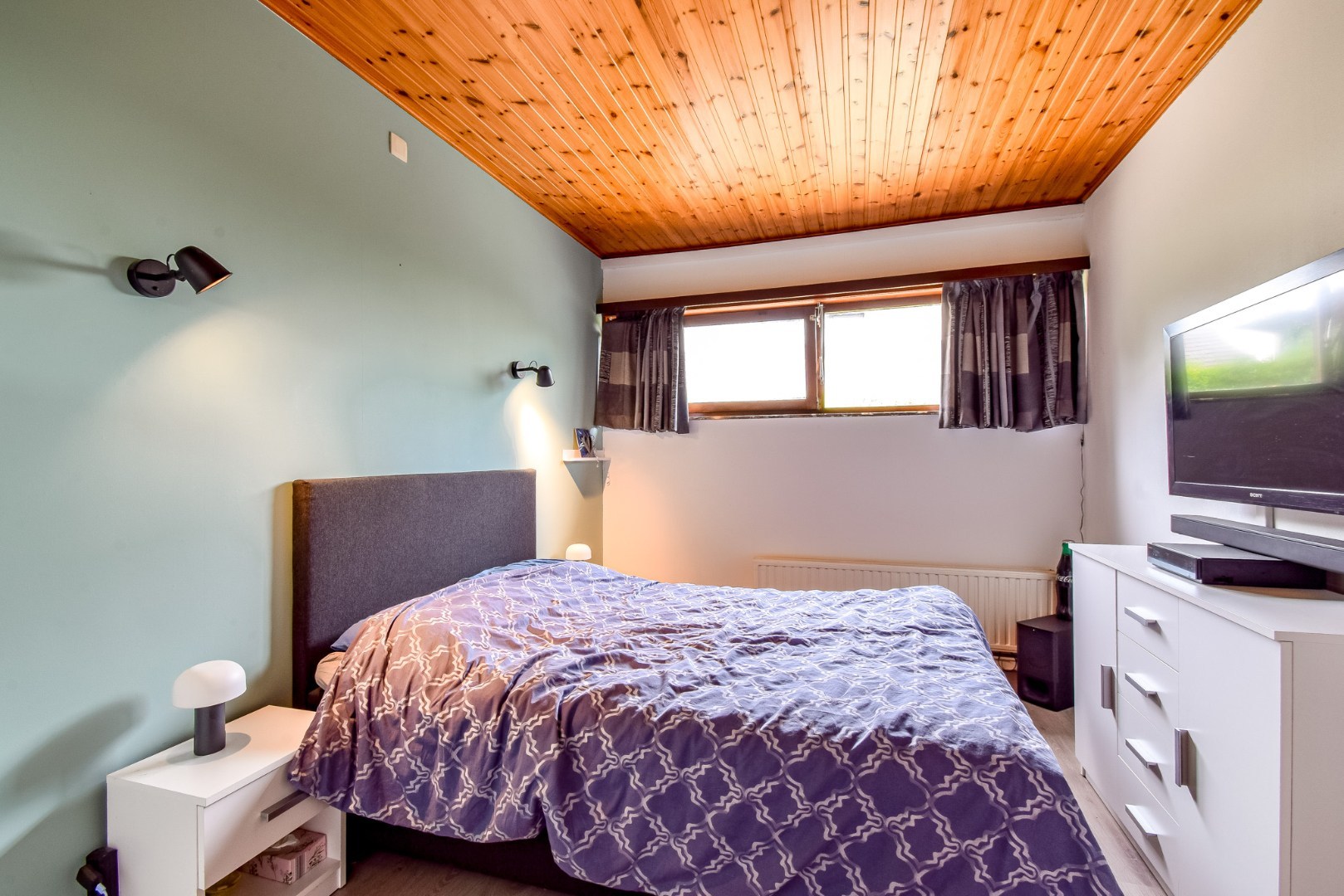 Ruime gezinswoning met grote tuin en 4 slaapkamers in  rustige woonwijk te Gistel 