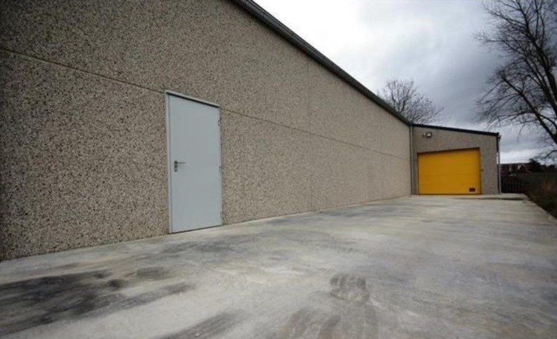 Recente, instapklare loods te huur – 255 m² 