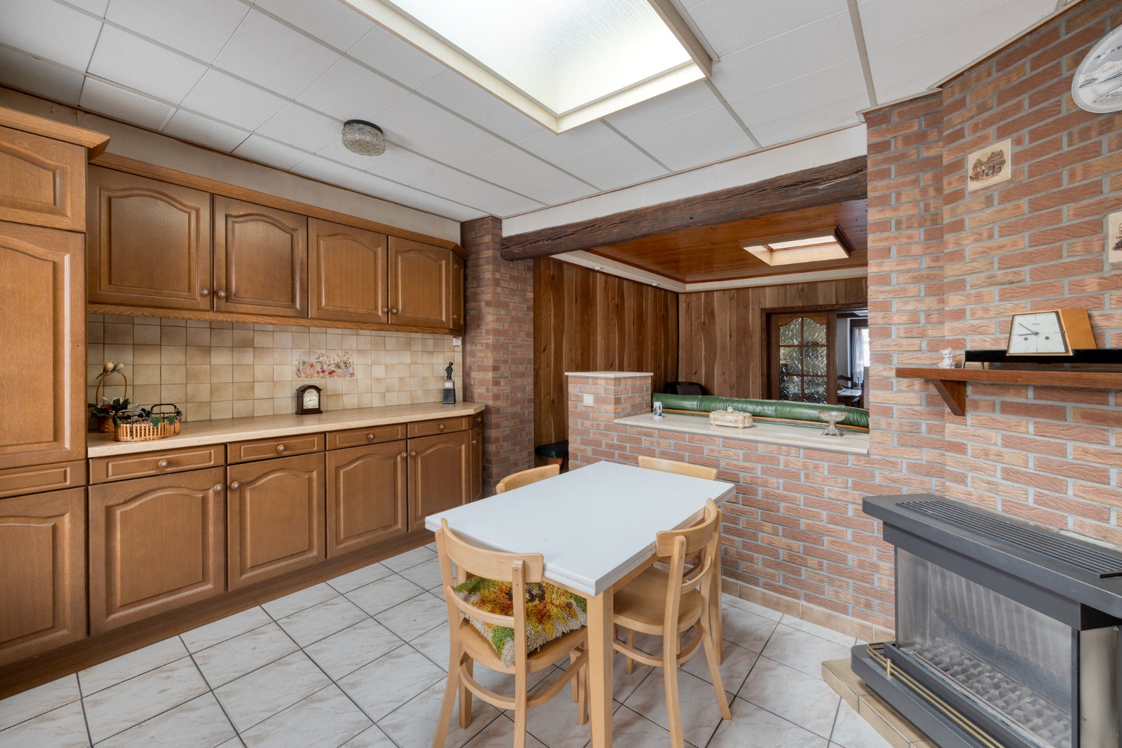 Bijkeuken met eethoek
