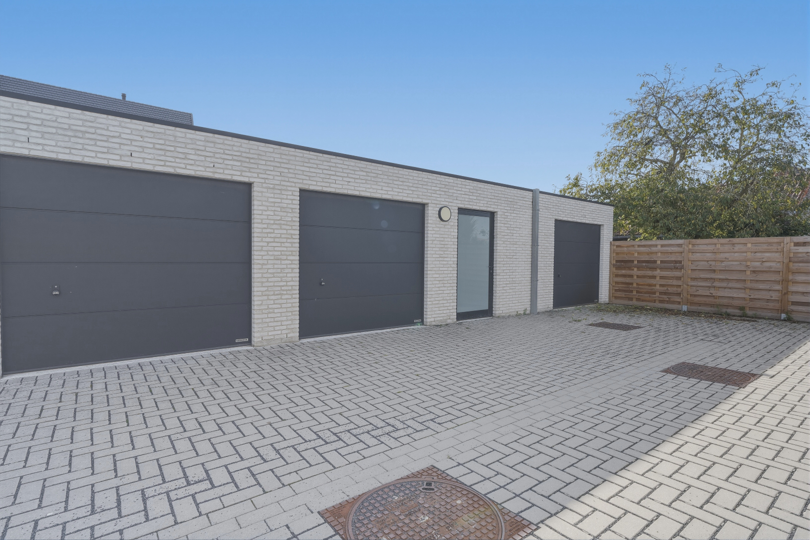 KIJKDAG 25 oktober van 10u tot 12u &amp; 14u tot 16u - Ruim instapklaar nieuwbouwappartement (167 m²) met 3 slaapkamers en groot terras in centrum Eernegem 