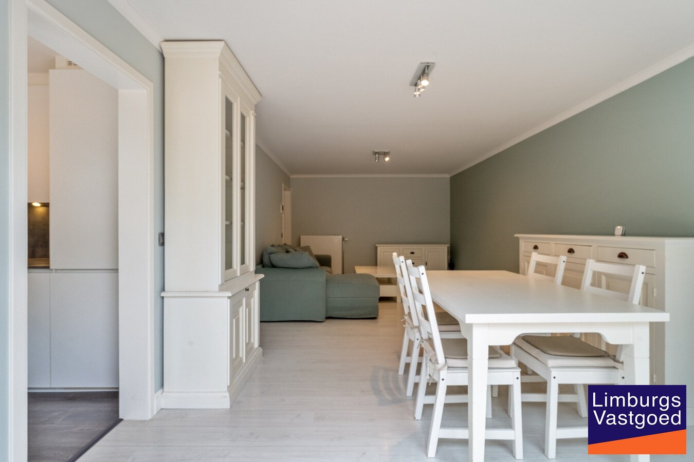 Gelijkvloers appartement, 78 m², 2 slpk, ruim terras, autostaanplaats 