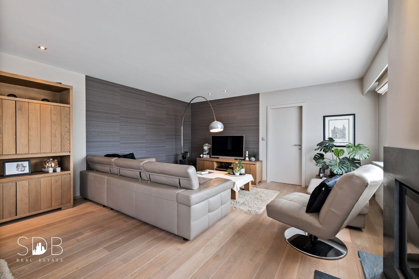 Hedendaagse woning inclusief paardenaccommodatie en graslanden op 4,22ha 