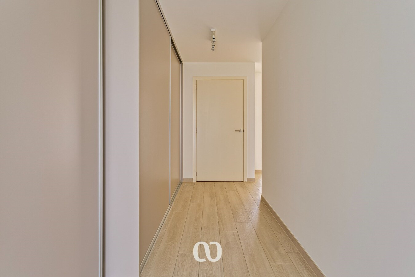 Top gelegen één slaapkamer appartement met leuk terras 