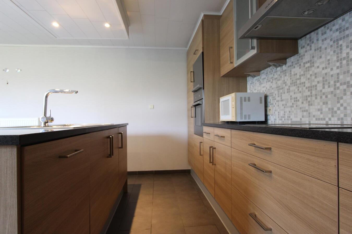 Ruime alleenstaande woning met 5 slaapkamers en garage te Koekelare 