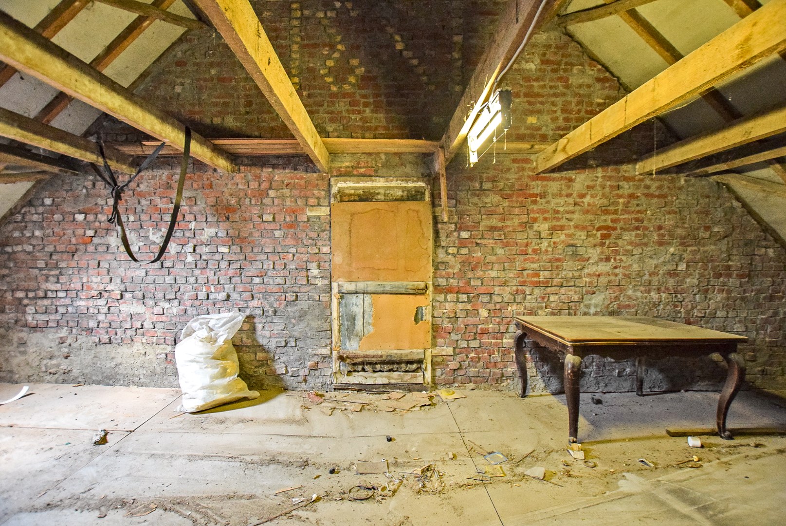 Gezellige woning te koop in Hoogstade met zongerichte tuin en zijtoegang. 