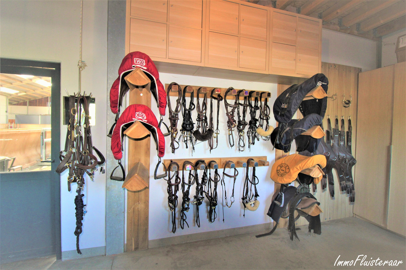 Professional recently built equestrian center on more than 3ha at Hannut (Luik/Liège; Belgium) 