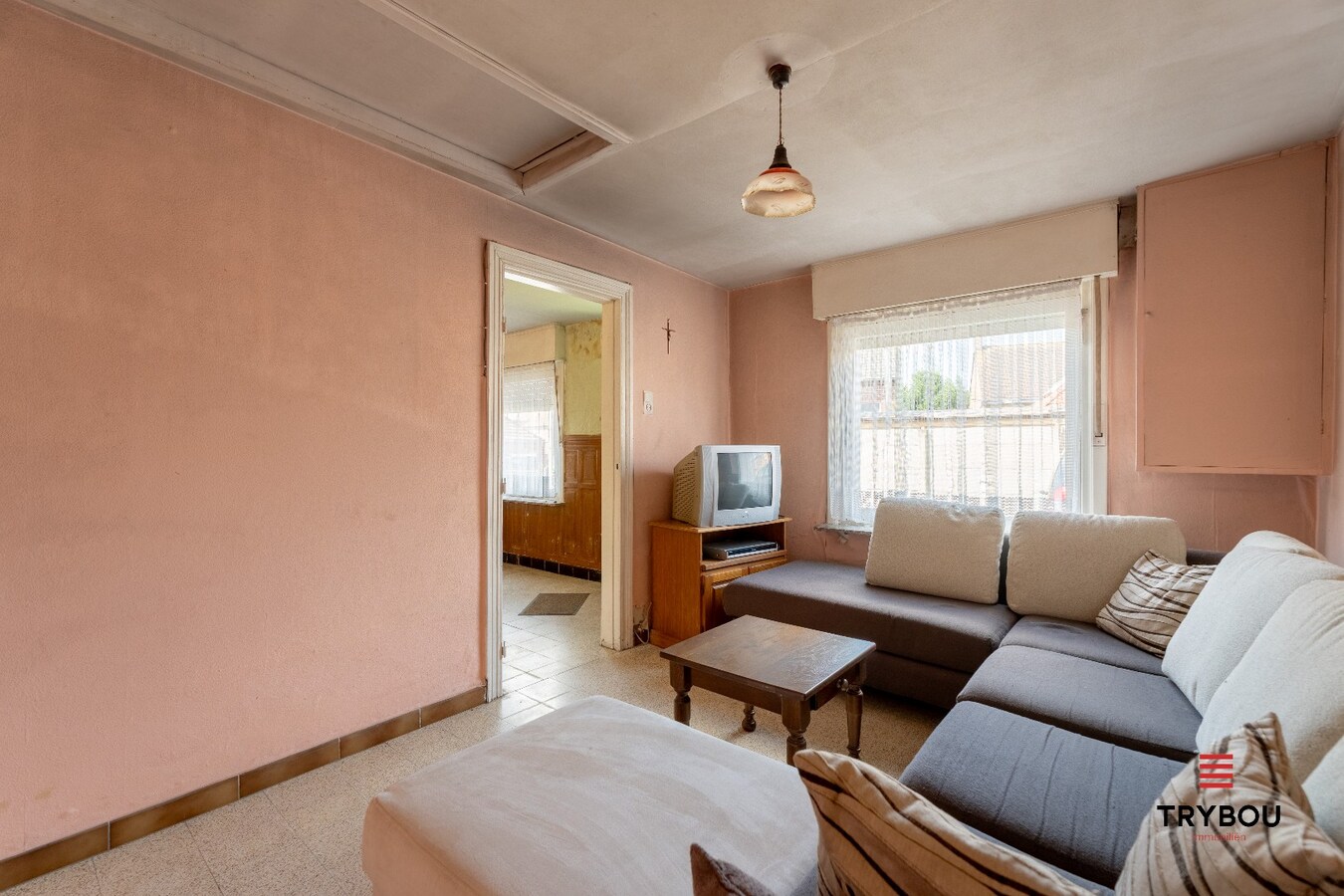 Te renoveren alleenstaande woning op een ruim perceel met tal van mogelijkheden! 