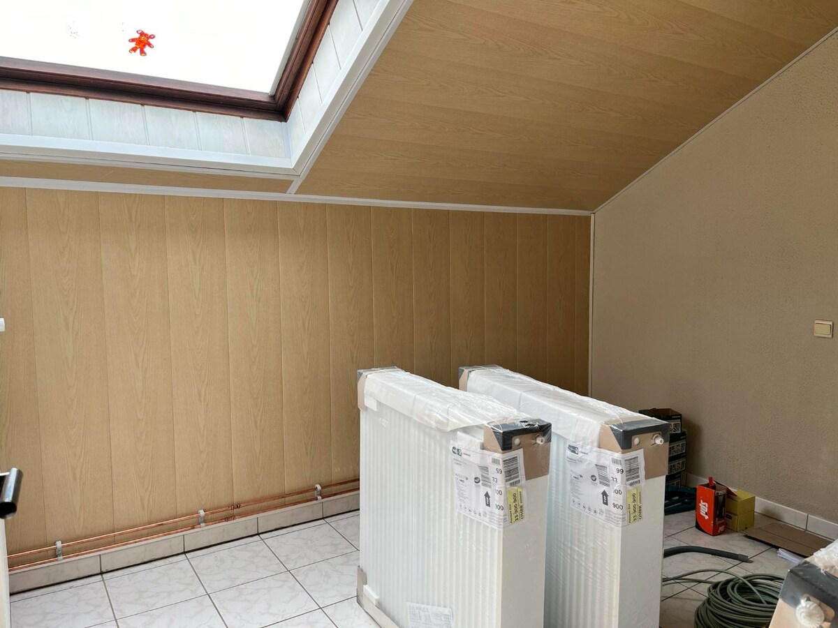 Ruim appartement met 2 slaapkamers en autostaanplaats te Leke 