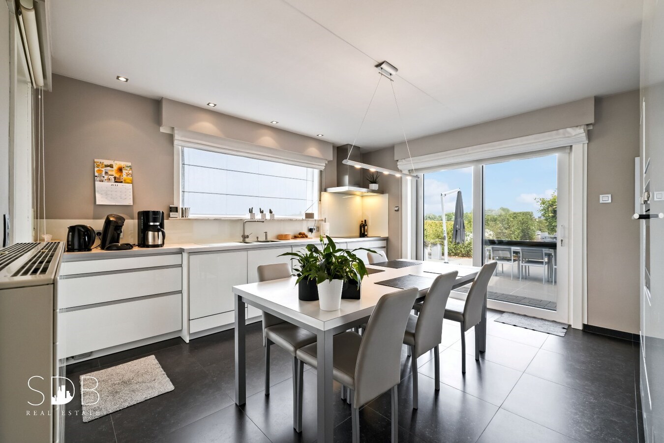 Hedendaagse woning inclusief paardenaccommodatie en graslanden op 4,22ha 