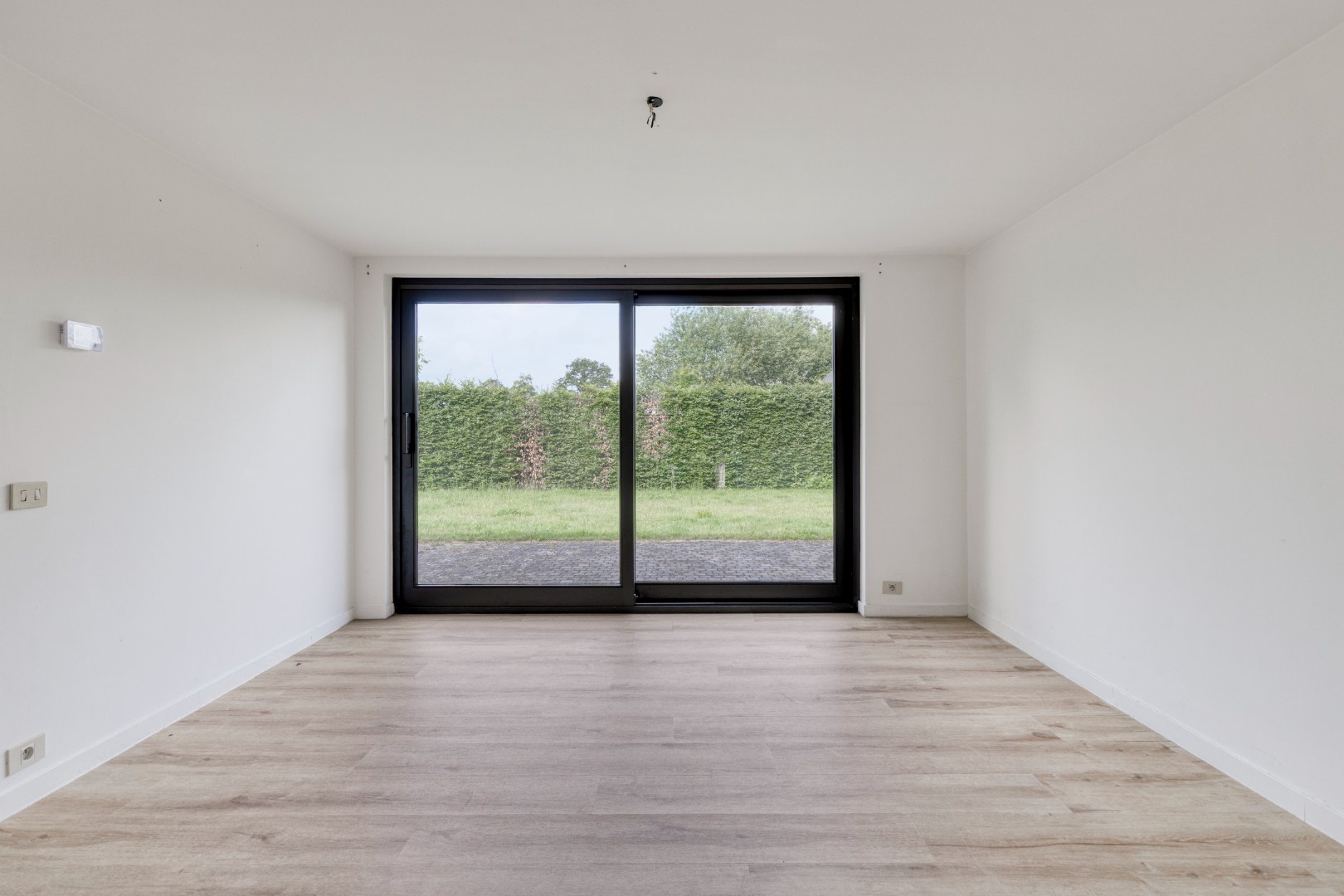 Geheel van schitterende villa + naastgelegen gezinswoning met landelijke ligging in Tongerlo 