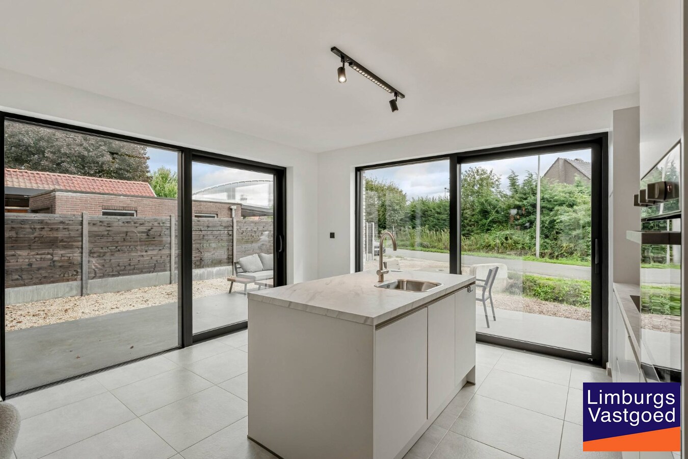 Nieuwbouwwoning, halfopen bebouwing, 3 slpk, 3a 4ca, te Beringen 