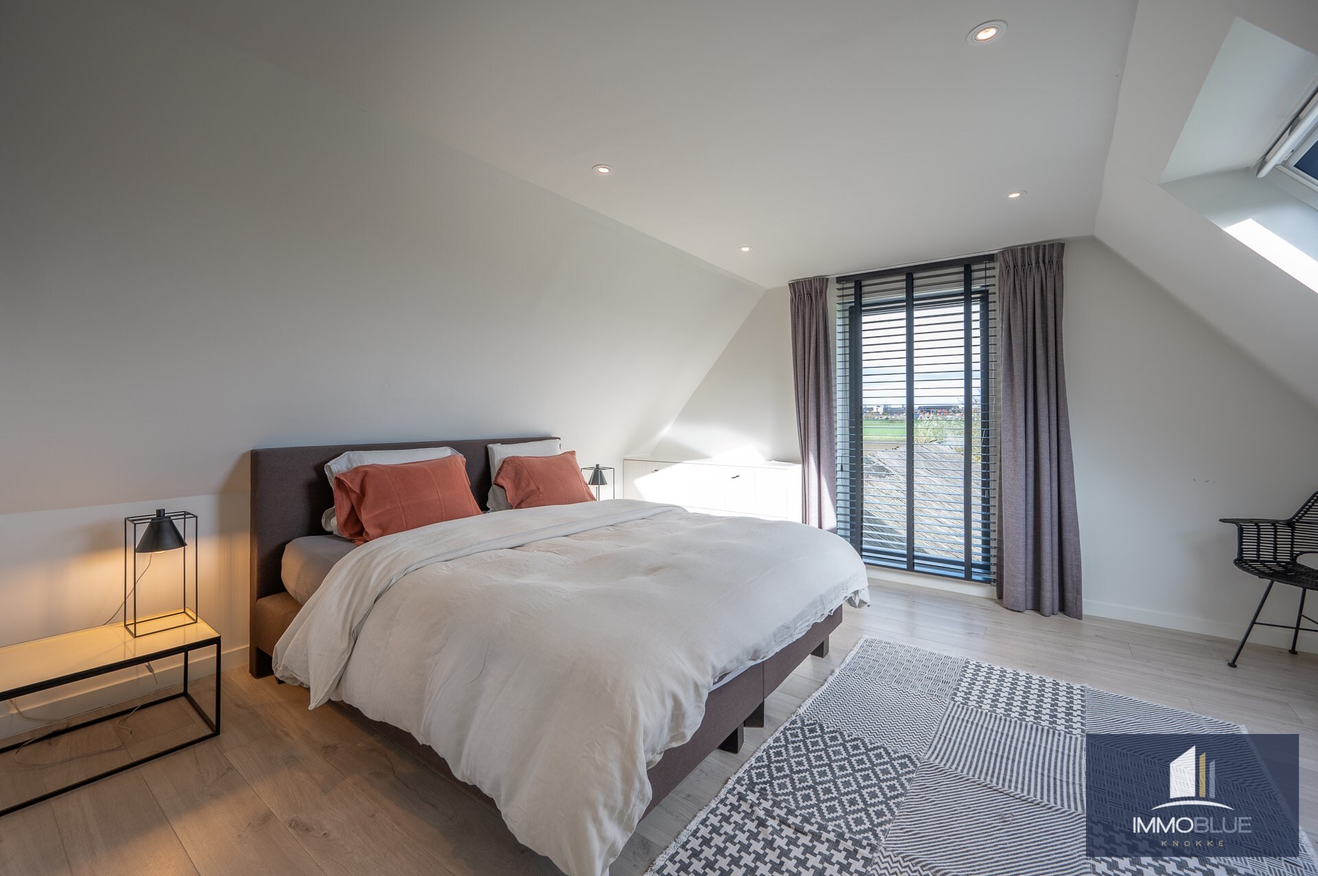 Charmante hoeve met volledig ingericht atelier gelegen op een perceel van ongeveer 5.500 m². 