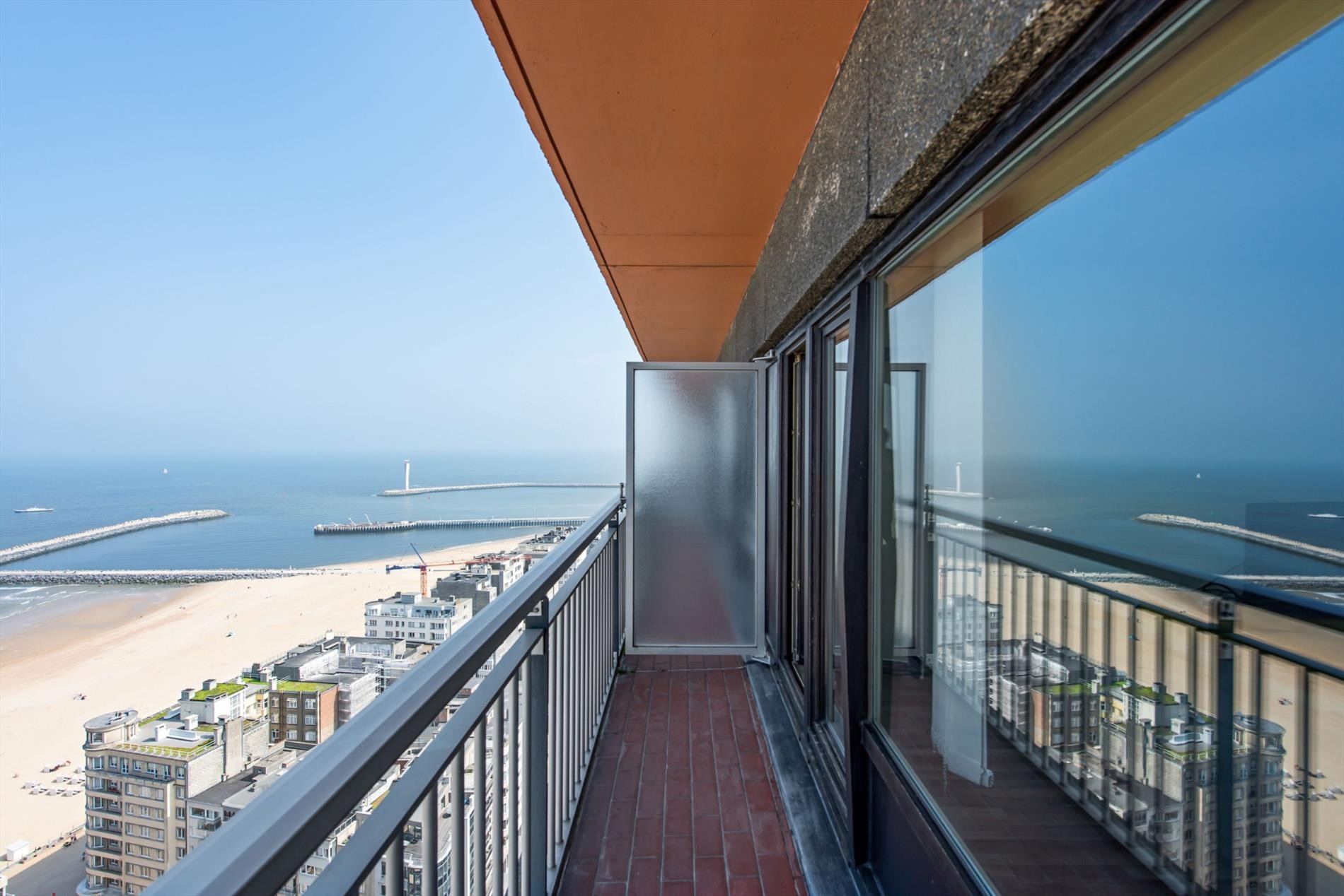 APP. 4 CHAMBRES DANS LE CENTRE AVEC VUE PANORAMIQUE SUR LA MER ET LA VILLE 