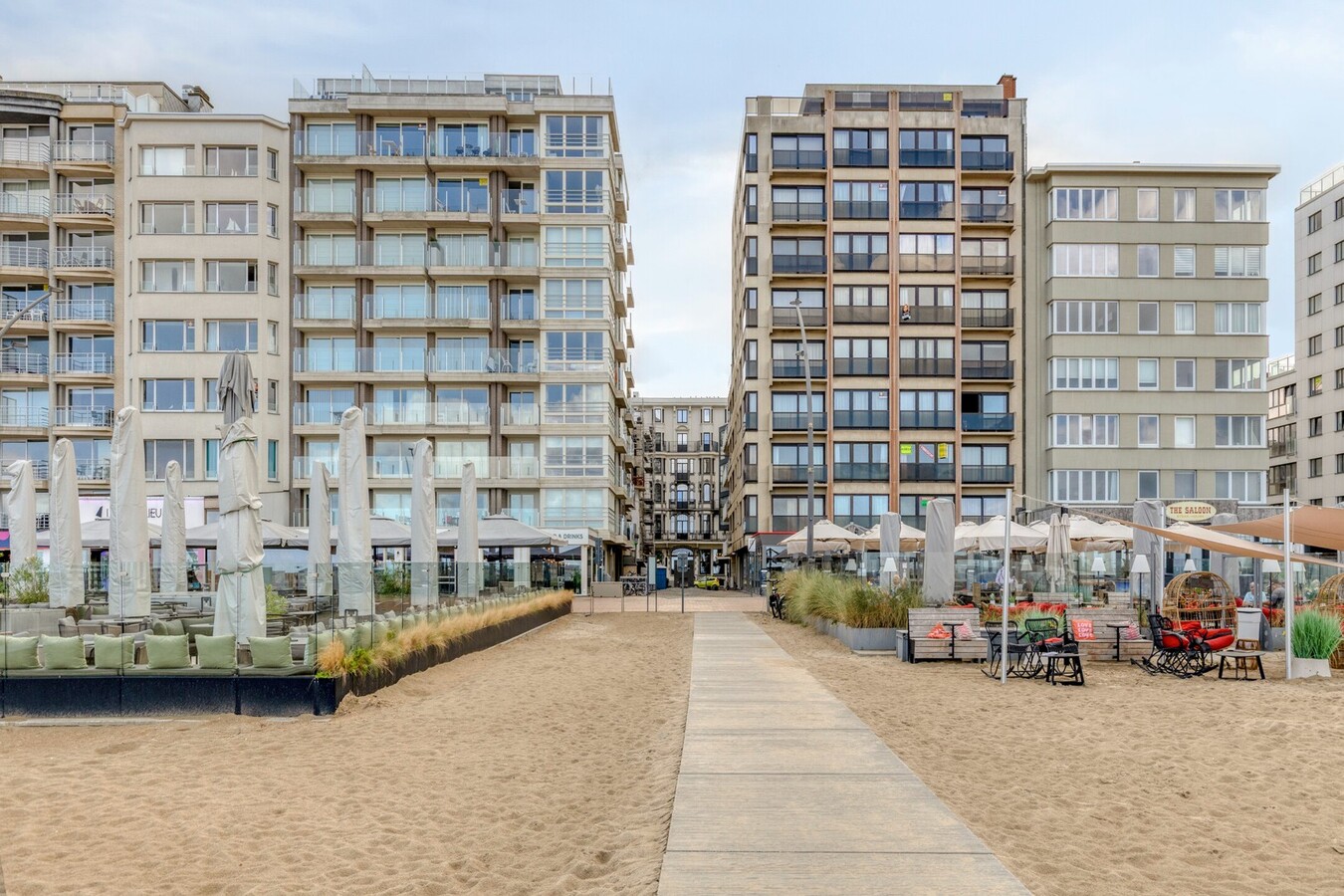 Appartement à la déco moderne situé au 5e étage, rue Ankerweg, à La Panne : un point de départ idéal pour profiter pleinement de la vie au bord de la mer. 