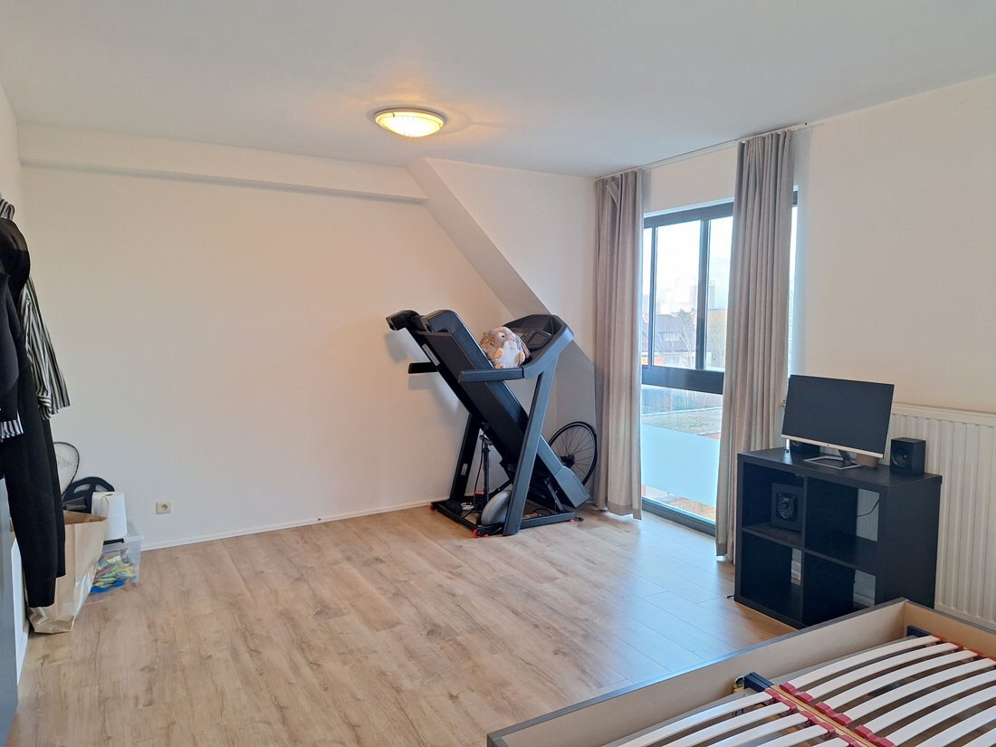 Instapklaar appartement met terras en autostandplaats in hartje Beringen 