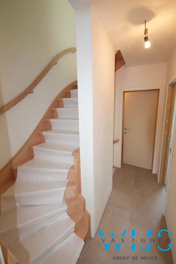 Compleet van A tot Z vernieuwd woonhuis te KLUIZEN /WIPPELGEM 
