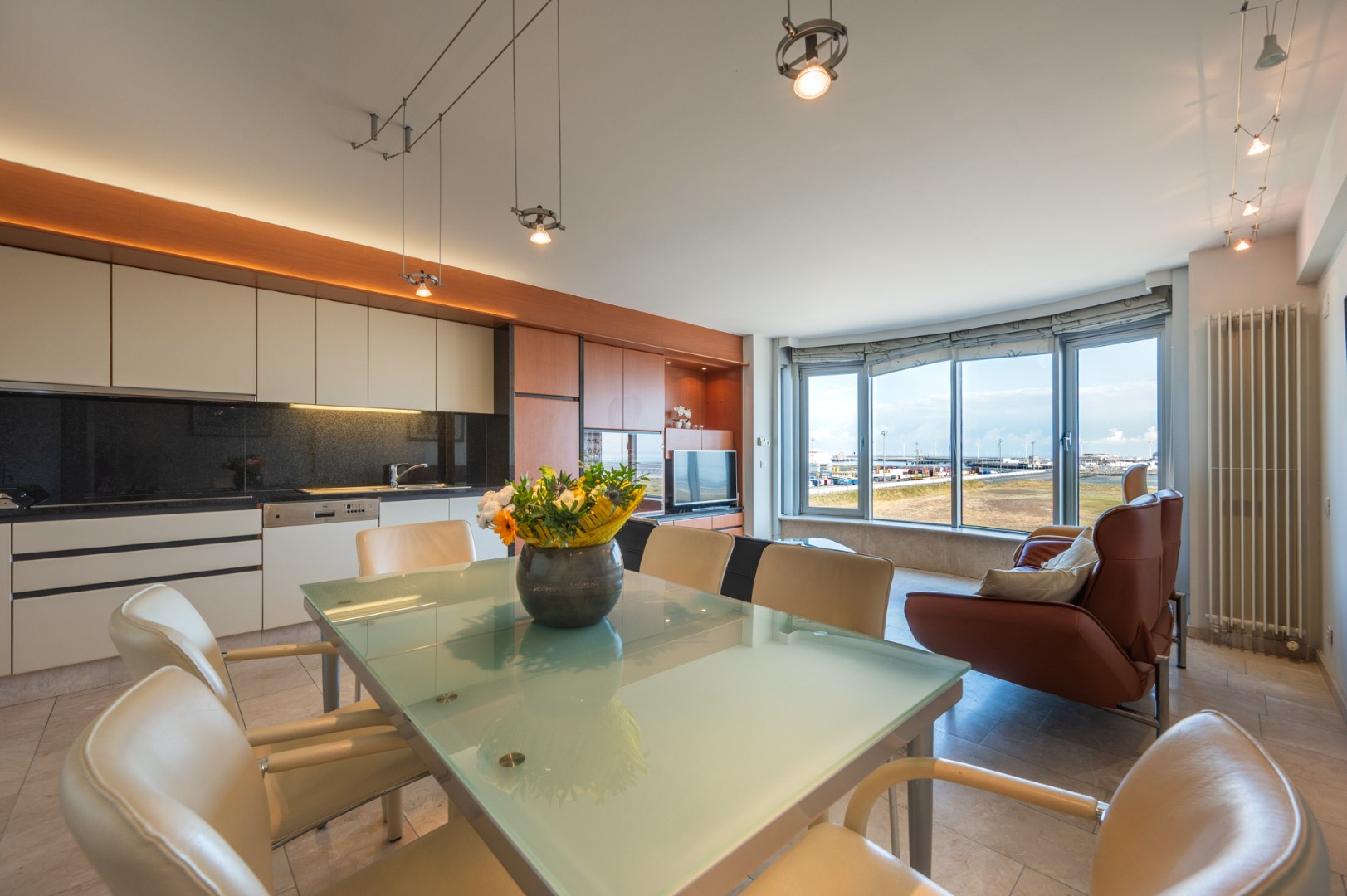 Ruim appartement met FRONTAAL ZEEZICHT 