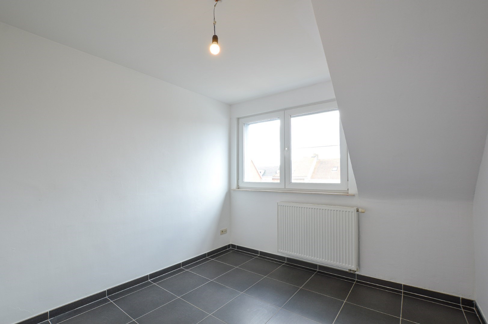 Zeer ruim duplexappartement met 2 slaapkamers te huur te Oostende 