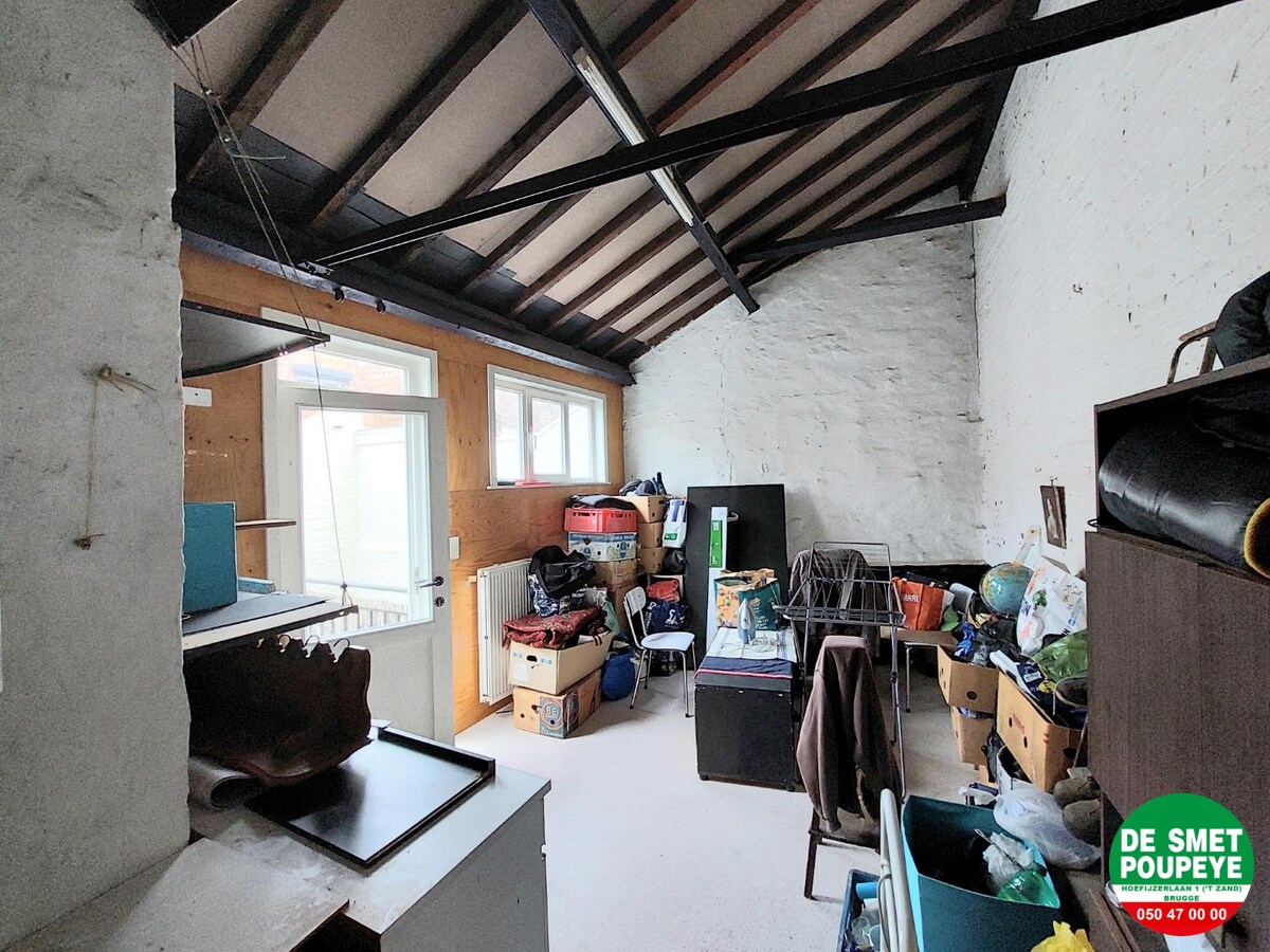 Commerciële winkelruimte met bovenliggend appartement 