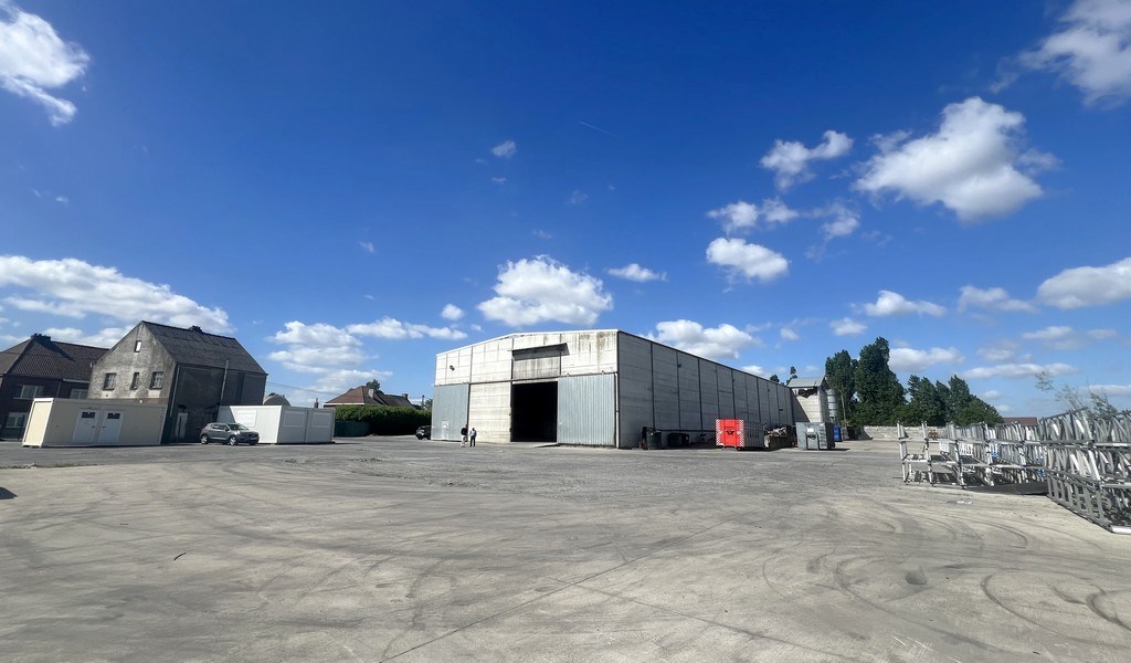Loods met verharde buitenruimte te huur in Waregem