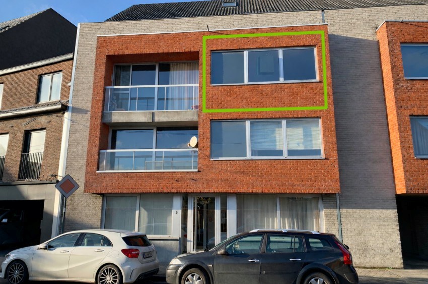 Centraal gelegen (verhuurd) appartement met twee slaapkamers en autostaanplaats! 
