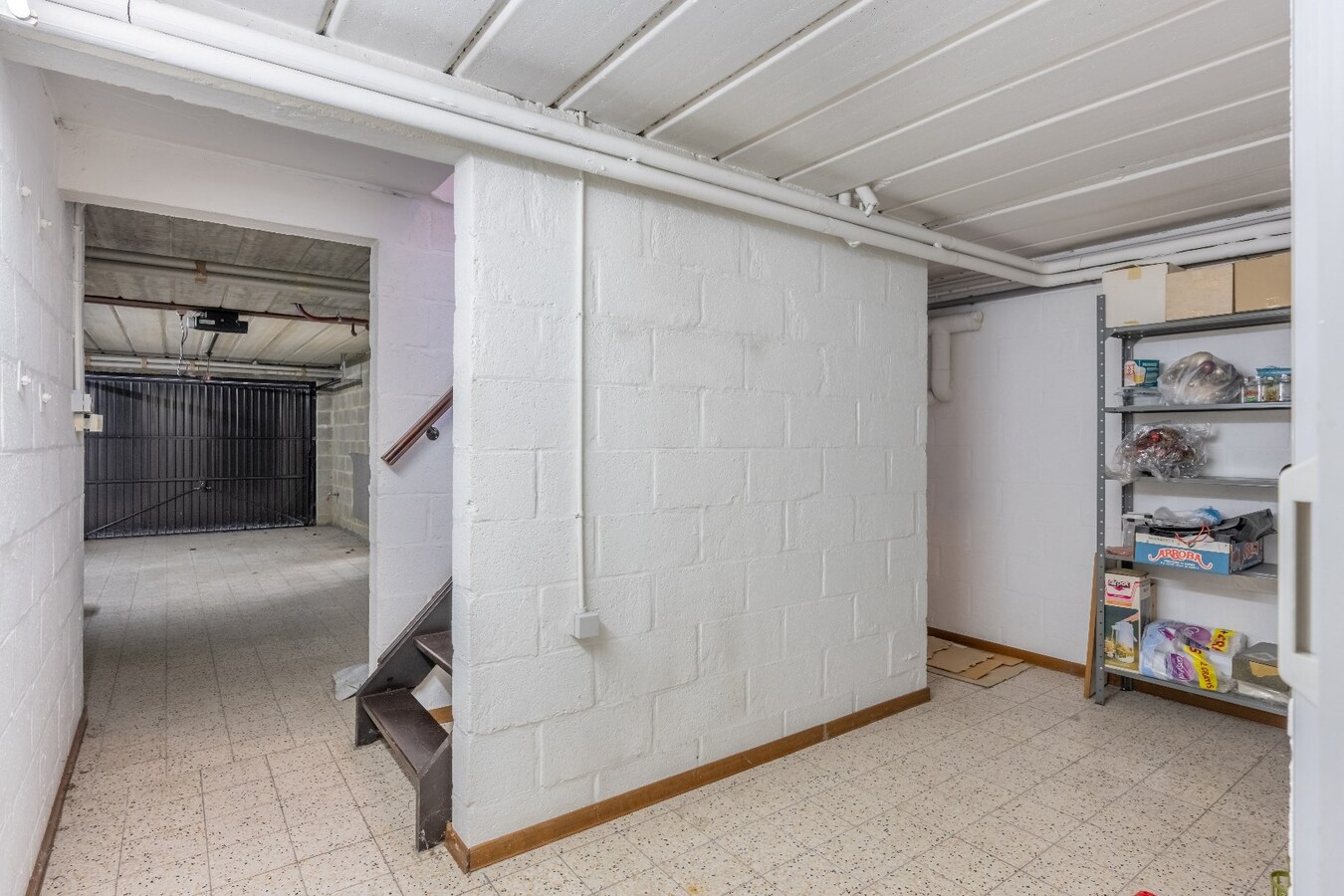 Ruime woning met garage, tuin en 3 slaapkamers op een zeer rustige locatie. 