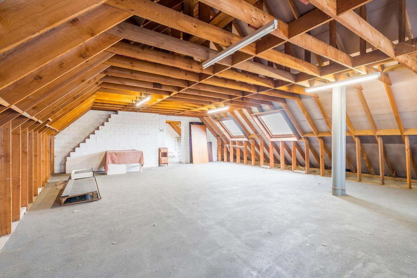Uitstekend gelegen karakterwoning met tal van mogelijkheden 