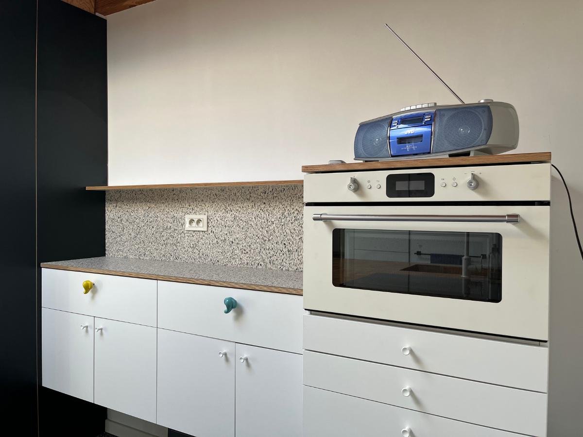 Design duplex appartement te centrum Dikkelvenne. 