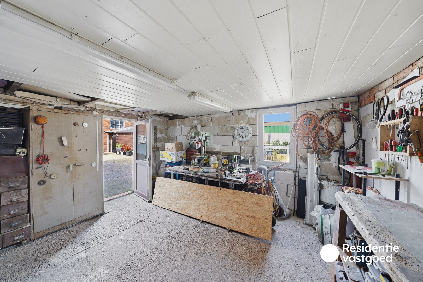 Ruime halfopen bebouwing met veel opslagruimte in Oostende 