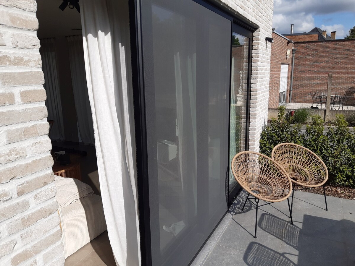 Gelijkvloers appartement met terras. 