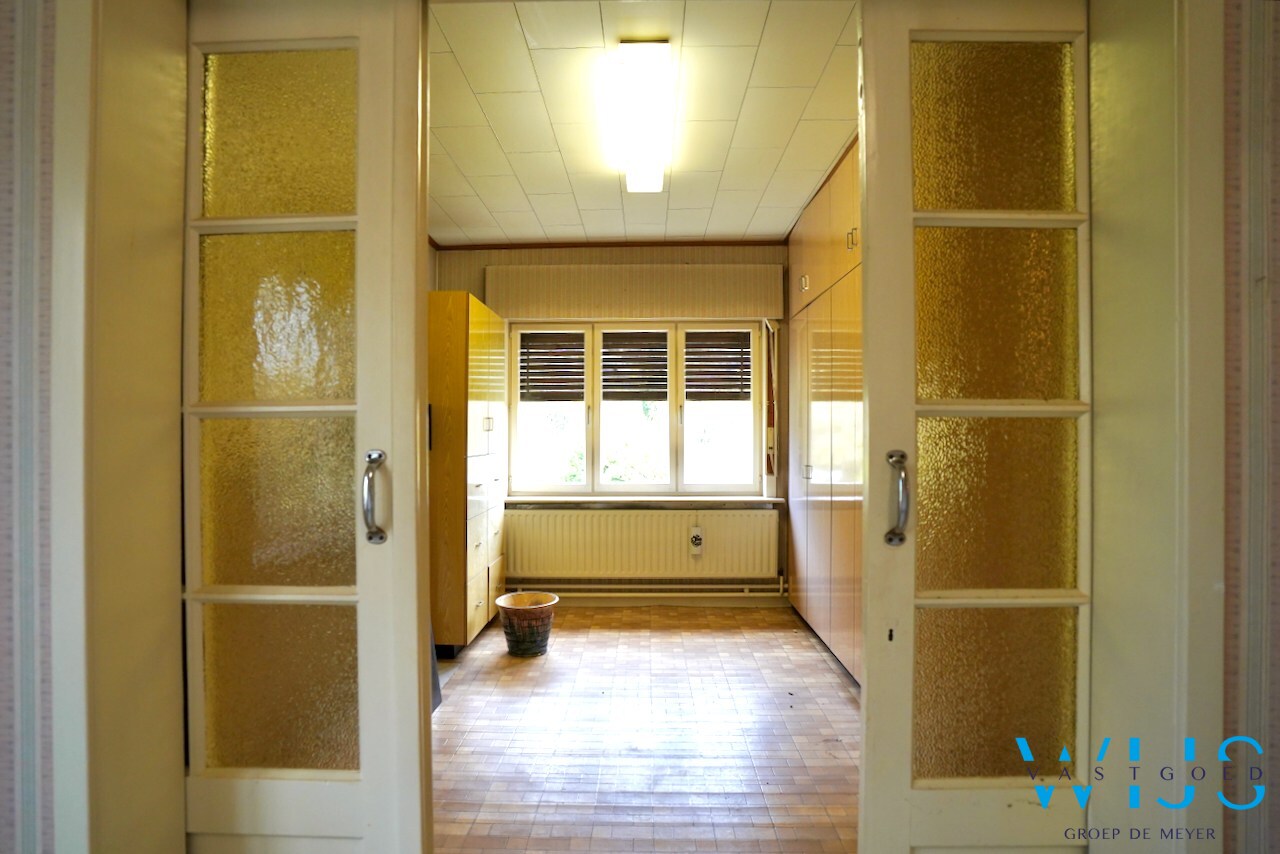 Unieke te renoveren woning op uitzonderlijke eigendom in Drongen! 