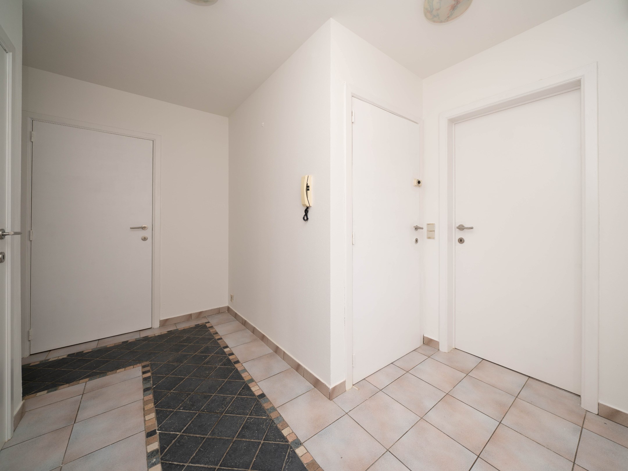 Ruim (102m²) 2-kamer appartement in kleinschalig gebouw 