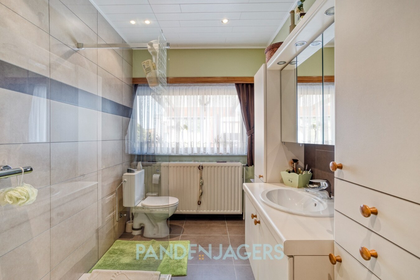 Ruime open bebouwing met groot bijgebouw te Duffel 